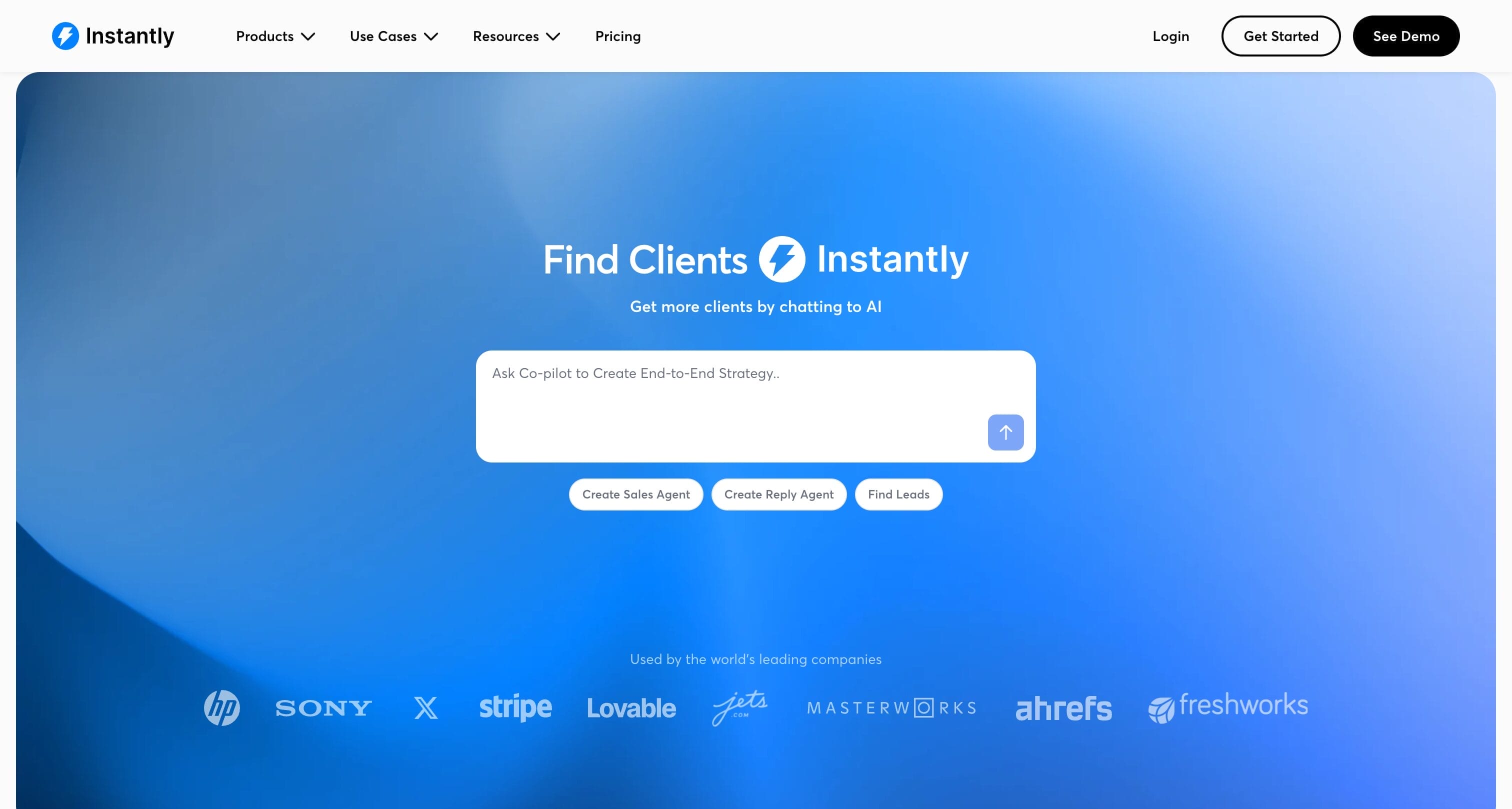 Instantly.ai homepage showing cold email outreach platform with unlimited email accounts and AI-powered warmup